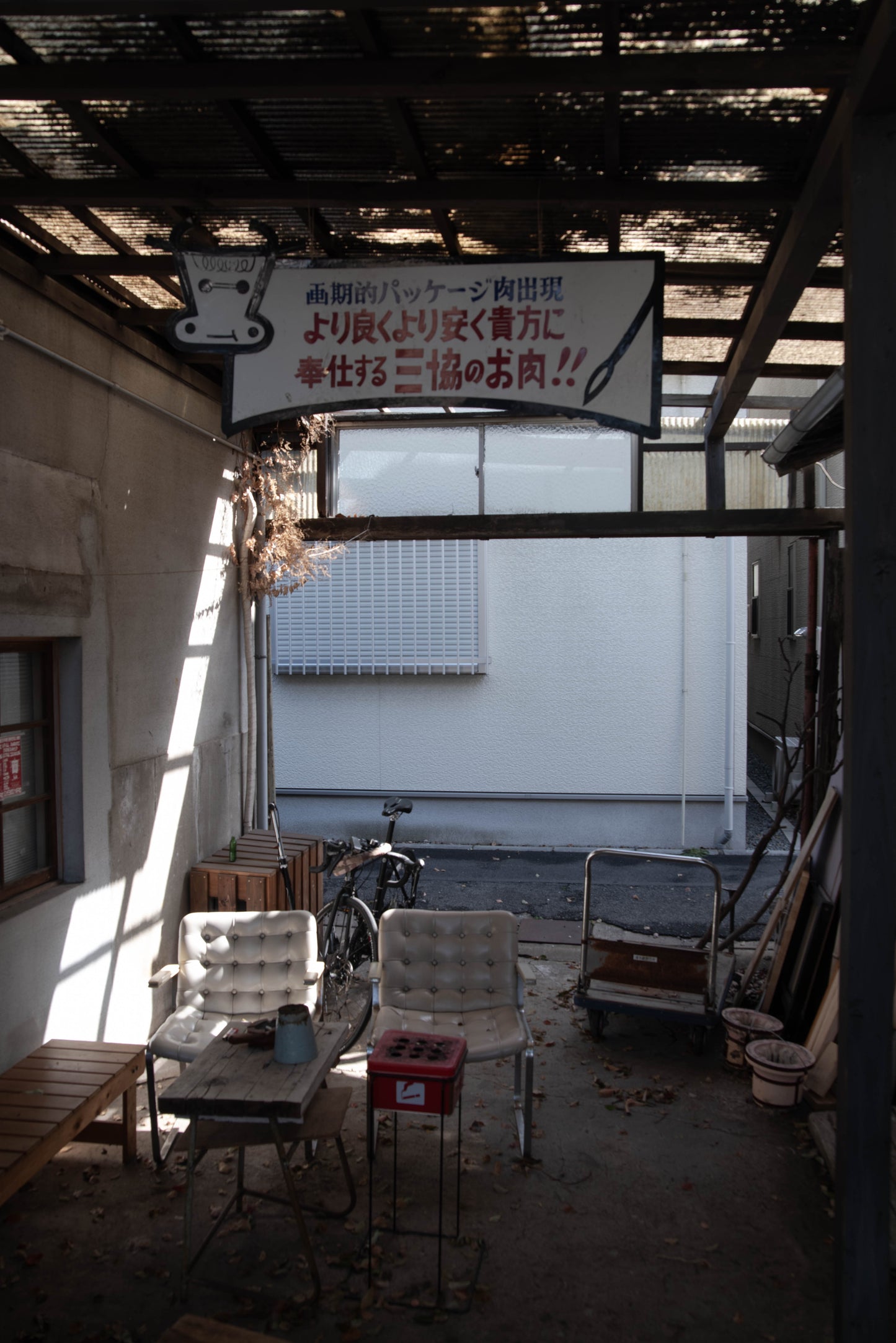 奉還町ポストカード-牛看板ワッペン-実写